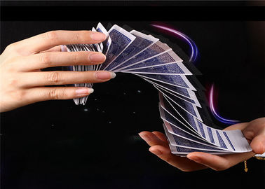 専門および異様なカード トリック魔法カード技術の技術および技術